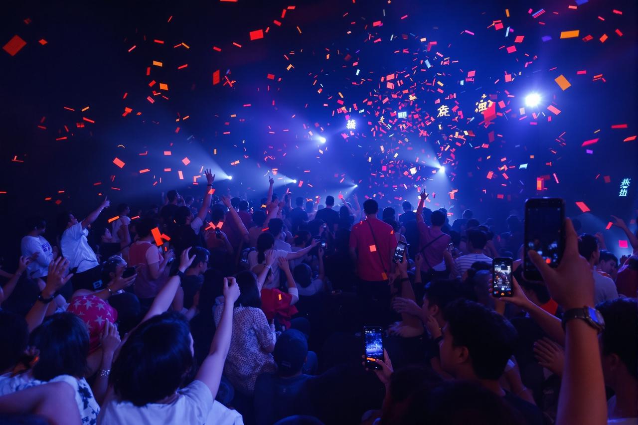 《星河漫漫》全球票房突破30亿，创嫩草影院历史新高